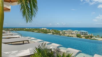 2 outdoor pools