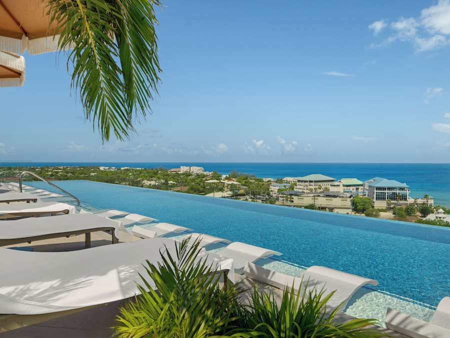 2 outdoor pools