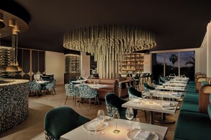 Restaurant - ONE GT Grand Cayman (George Town)