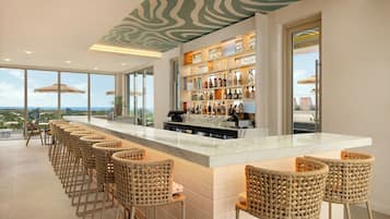 2 bars/lounges