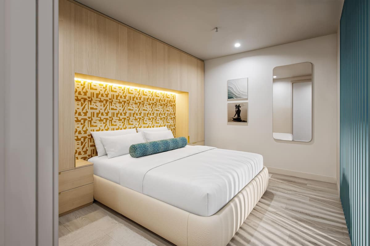 In-room safe, laptop workspace, free WiFi, bed sheets
