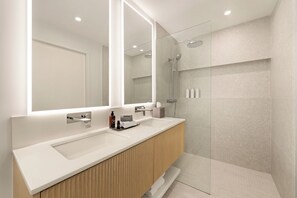 Shower, rainfall showerhead, free toiletries, hair dryer - ONE GT Grand Cayman (George Town)