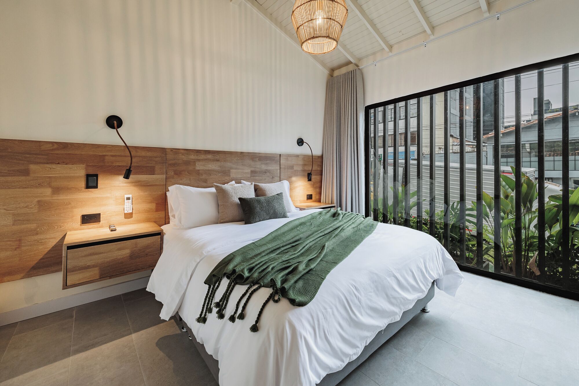 Rumah Mewah, 6 kamar tidur, kolam renang pribadi | Brankas, tirai kedap cahaya, setrika/meja setrika, dan Wi-Fi gratis