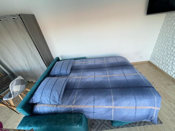 1 bedroom, iron/ironing board, bed sheets