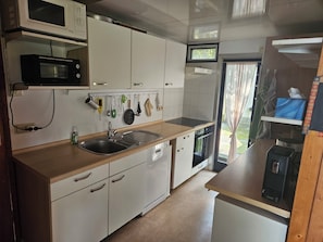 Microwave, oven, stovetop, dishwasher