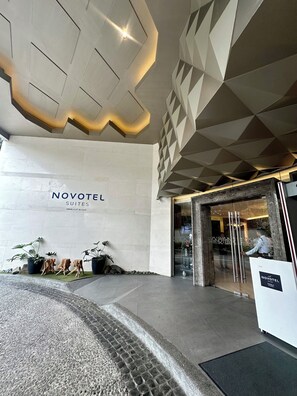 Exterior detail - Luxury King Suite studio w/ River View in Novotel Residences Manila near Makati (Mandaluyong)