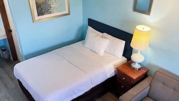 Room, 1 Queen Bed (Pull out) | Desk, iron/ironing board (on request), WiFi (free), bed sheets