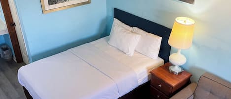 Zimmer, 1 Queen-Bett (Pull out) | Schreibtisch, Bügeleisen/Bügelbrett, kostenloses WLAN, Bettwäsche