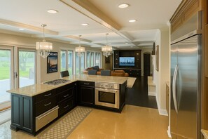 Private kitchen - Spacious Home Near Lake Michigan with Peaceful Backyard (Lake Forest)