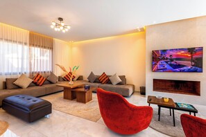 Smart TV - Marvelous 4 suites villa with swimming pool in Marrakech (Marrakesh)