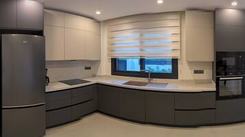 冰箱、微波炉、烤箱、炉灶