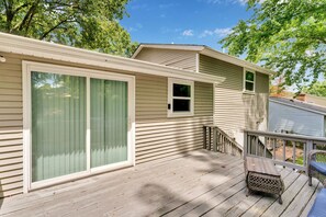 Terrace/patio - Game Room in Uptown | 3BR Sleeps 7 | Pet-Friendly (Charlotte)