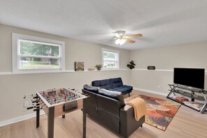 Smart TV, video games, foosball, books - Game Room in Uptown | 3BR Sleeps 7 | Pet-Friendly (Charlotte)