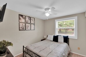 3 bedrooms, iron/ironing board, free WiFi, bed sheets
