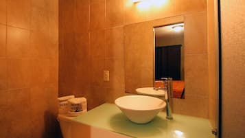 雙人房 | 浴室 | 免費梳洗用品、提供毛巾、番梘、洗頭水