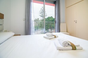 4 bedrooms, iron/ironing board, free WiFi, bed sheets