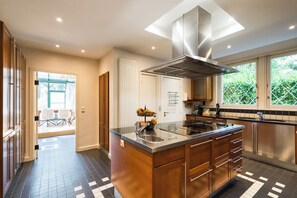 Microwave, oven, stovetop, dishwasher