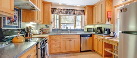 Fridge, microwave, stovetop, dishwasher