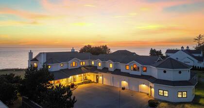 Seacliff Haven Waterfront Luxury, Stunning Views, Hot Tub & Game Room