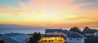 海崖避風港濱水豪華，壯麗景色，熱水浴缸和遊戲室