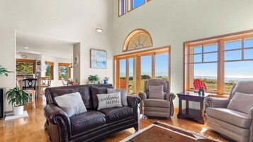 House (5 Bedrooms) | Interior