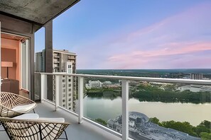 House (2 Bedrooms) | Interior - The Emma Penthouse 29th Floor + Incredible Views Rooftop Pool & Gym 1 Block to Rainey Street Avantstay (Austin)