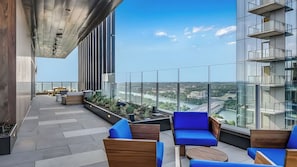 Interior - The Emma Penthouse 29th Floor + Incredible Views Rooftop Pool & Gym 1 Block to Rainey Street Avantstay (Austin)