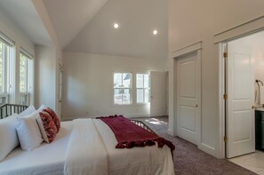 4 chambres, fer et planche à repasser, Wi-Fi, draps fournis