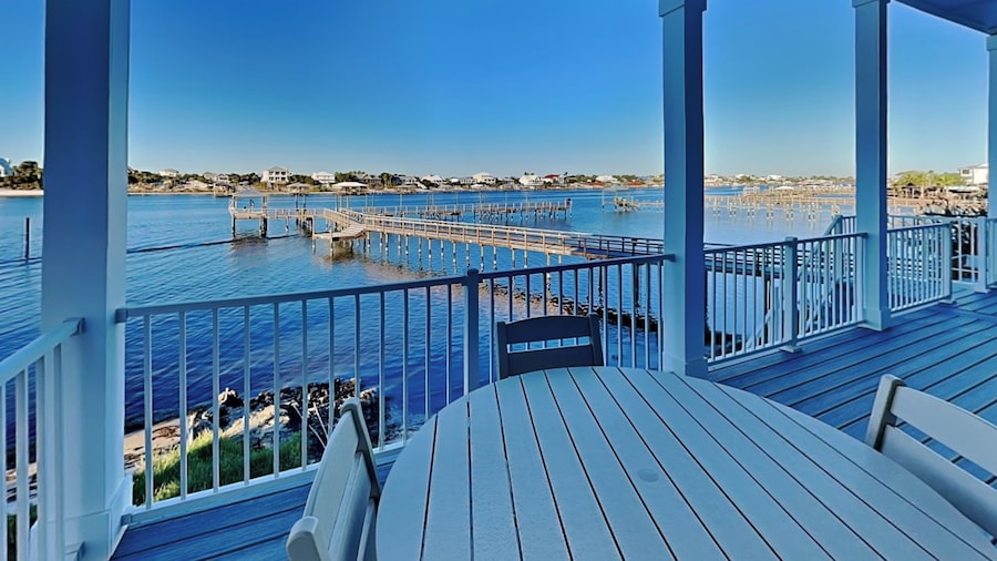 Yacht Harbor House
