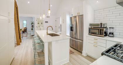 1 Mi to Dtwn Grand Rapids: Chic Condo w/ Balcony!