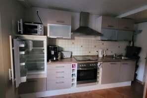 Mikrowelle, Ofen, Herdplatte, Geschirrspüler
