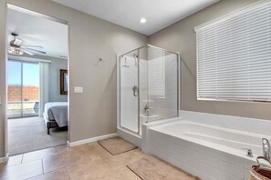 Hair dryer, towels - Spacious Modern Retreat in Palm Desert! (Palm Desert)