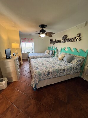 1 bedroom, free WiFi, bed sheets - Stunning Oceanfront 1 Bedroom Condo W/ patio for amazing sunsets! (Daytona Beach)