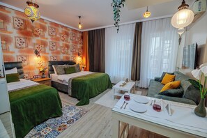 Bureau, fer et planche à repasser, lits bébé (gratuits)