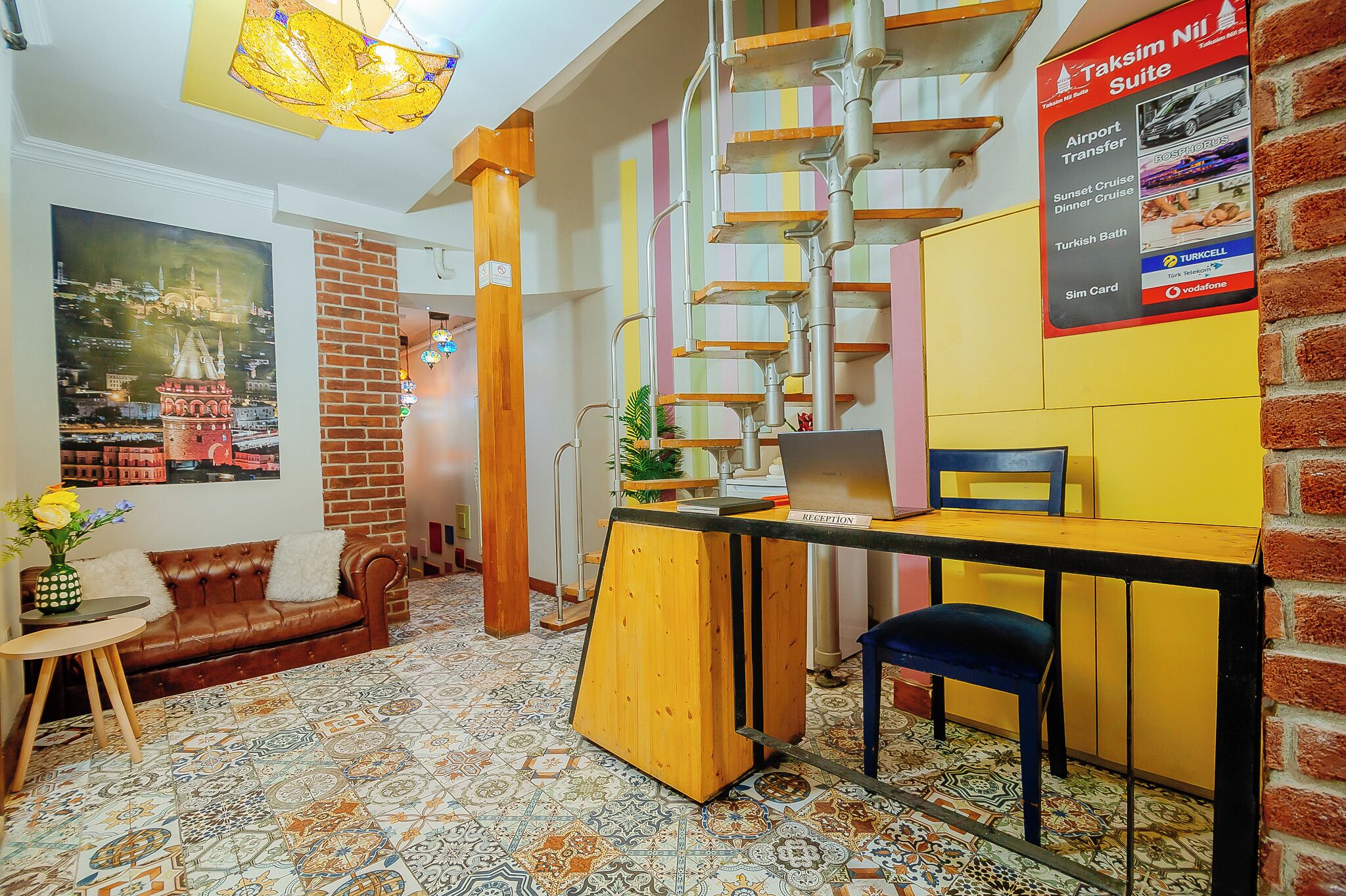 Suíte estúdio executiva | Escrivaninha, ferros/tábuas de passar roupa, berços grátis