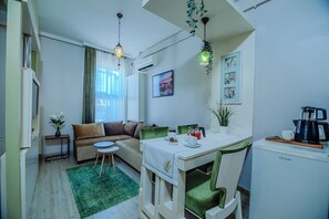 Executive Studio Suite | Desk, iron/ironing board, free cribs/infant beds, rollaway beds - Taksim Nil Suite (Istanbul)