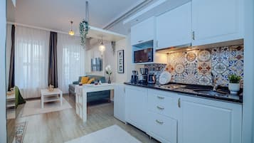 Suíte estúdio executiva | Escrivaninha, ferros/tábuas de passar roupa, berços grátis