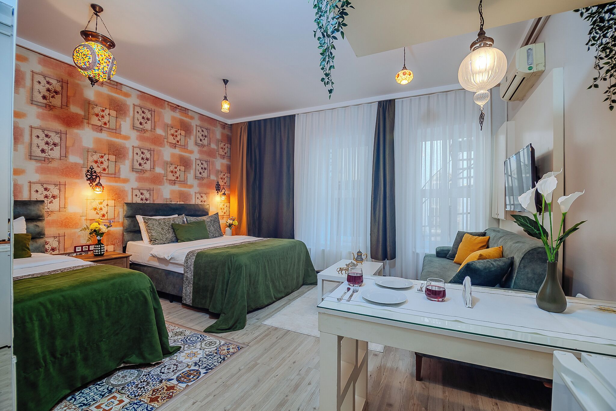 Executive studio suite | Een bureau, een strijkplank/strijkijzer, gratis babybedden