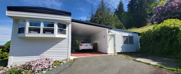 Exterior - Sea view stay (Lantzville)