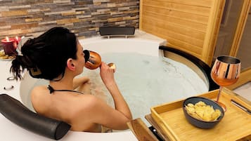 Una bañera de hidromasaje, masajes de tejido profundo, masajes suecos