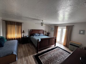 3 bedrooms, bed sheets - Big Soothing 3-bedroom house with AC in Astor on the St John’s River!! (Astor)