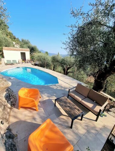 Studio avec piscine et vue panoramique à Gilette