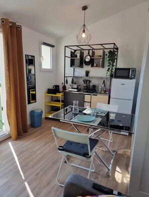 Fridge, microwave, stovetop, coffee/tea maker