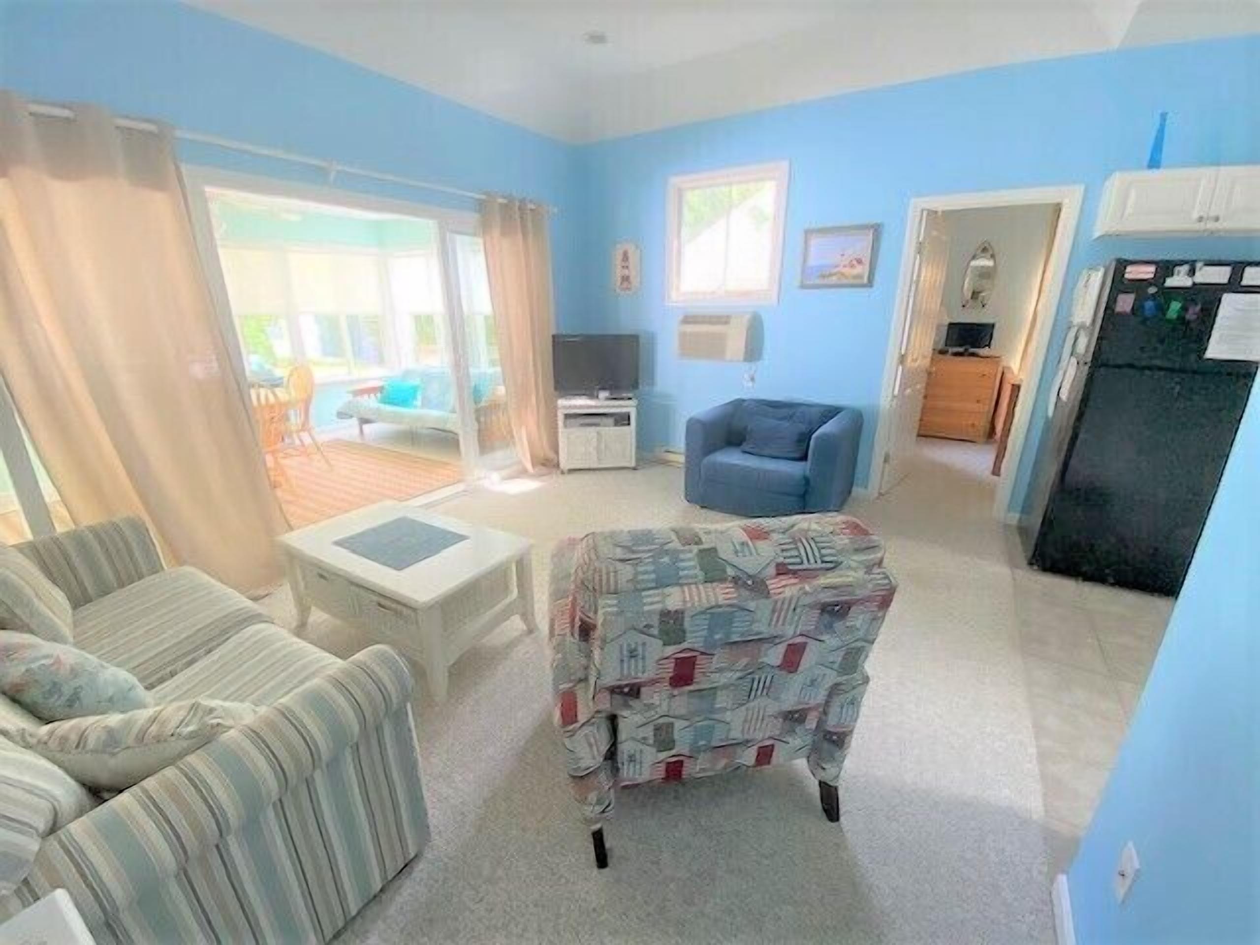 2 bedrooms, iron/ironing board, WiFi