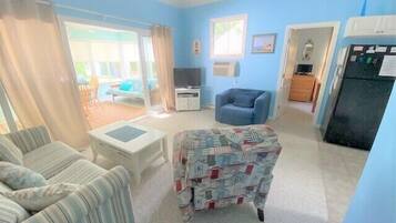 2 bedrooms, iron/ironing board, WiFi