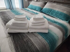 3 bedrooms, iron/ironing board, WiFi, bed sheets