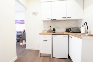 Private kitchen - Modern Rooms Exarchia Room 2 (Athina)
