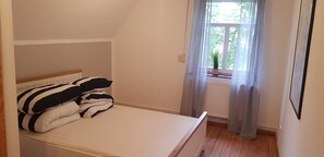 3 bedrooms, WiFi, bed sheets