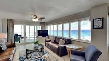 Condo (3 Bedrooms) | Property amenity