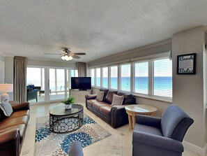 Condo (3 Bedrooms) | Property amenity